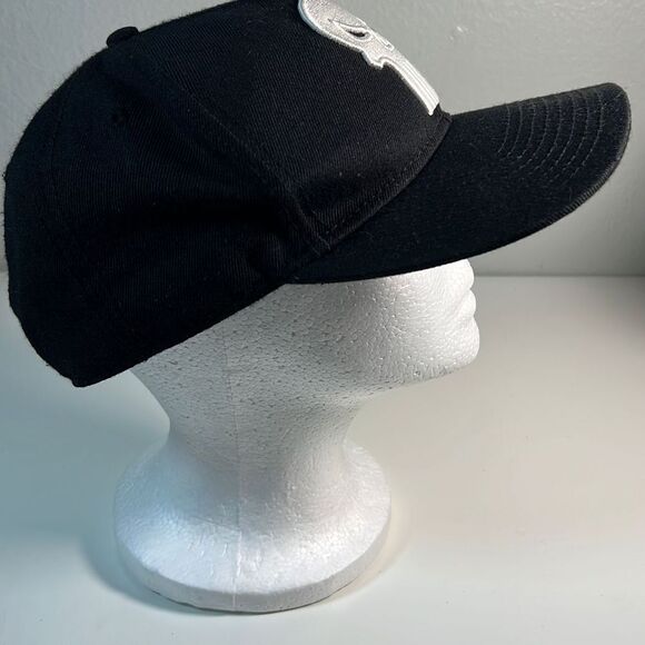 Marvel Authentic Headwear Wool Blend “The Punisher” SnapBack Baseball Cap. Black - Picture 4 of 9